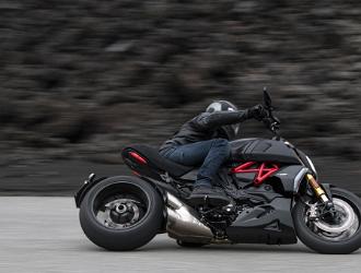 12 DUCATI DIAVEL S ACTION UC68901 High